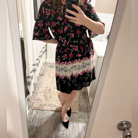 CeCe Elise Tie Neck Floral Dress
Size 12 - Picture 3 of 10